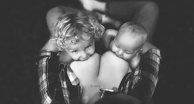 Kojení na veřejnosti – Ano či ne? Litevská fotografka má jasno