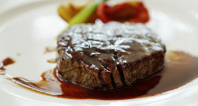 Šťavnatý steak a dokonalá omáčka – Geniálně jednoduchá příprava doma a na pánvi!