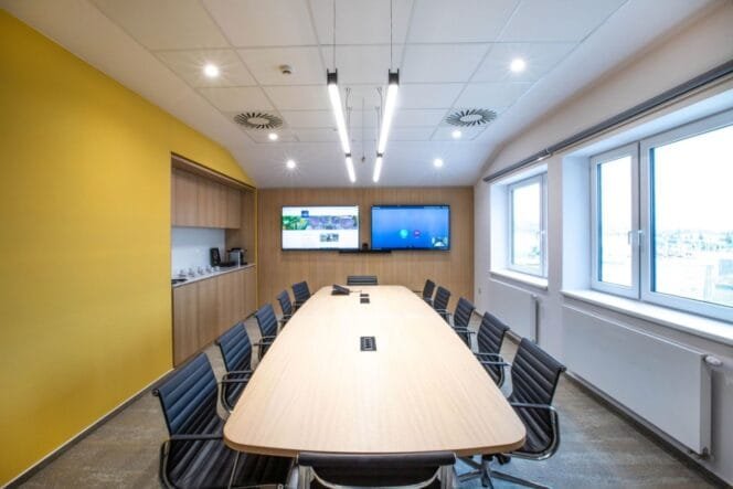 Komplexní řešení spojuje obraz, zvuk i ovládání do jednoho systému.