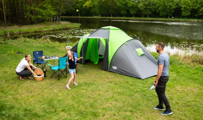 Od ranního pikniku po noc pod stanem – letní výbava pro pohodový den venku